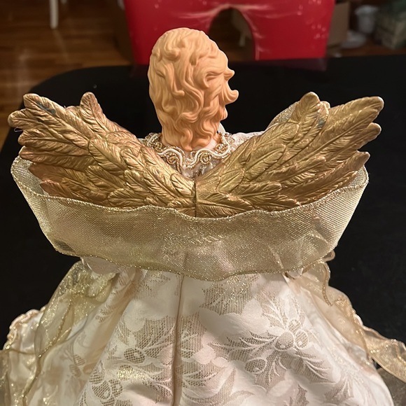 13 inch Regal Porcelain Angel - White & Cream - Picture 15 of 16